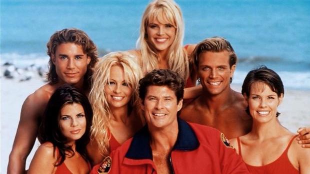 Cosas que te recuerdan al verano si tienes 30 o más años 4 Merca2.es Actores de Los Vigilantes de la Playa