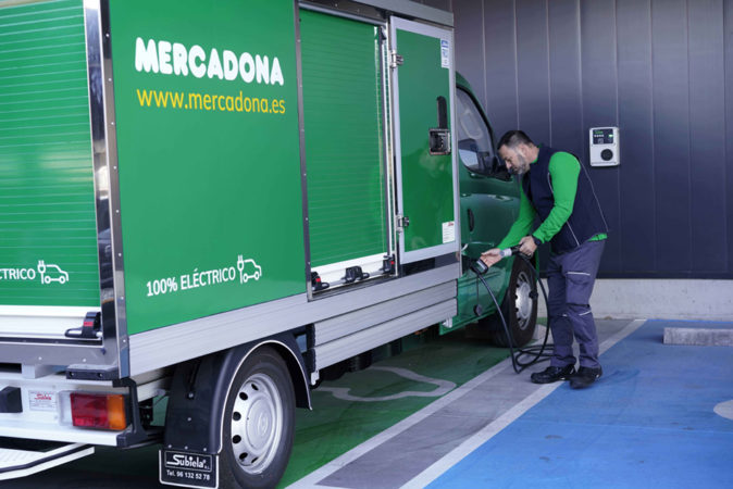 Mercadona y el medioambiente: así frenan la contaminación 3 Merca2.es camion Merca2.es