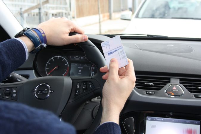 seguro de coche sin permiso conducir