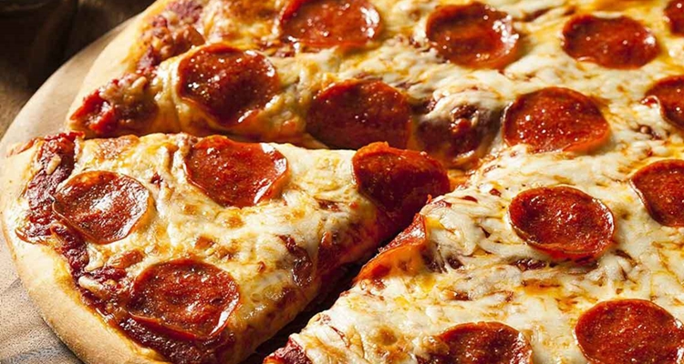 La cadena ofrece una riquísima pizza peperoni