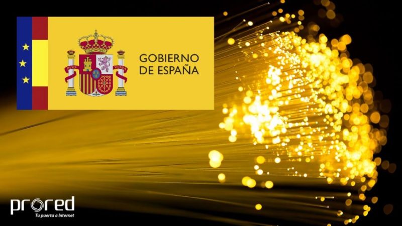 Fibra óptica y logo del Gobierno de España