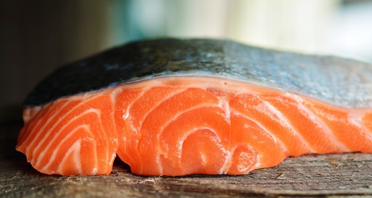 Como comer pescado crudo
