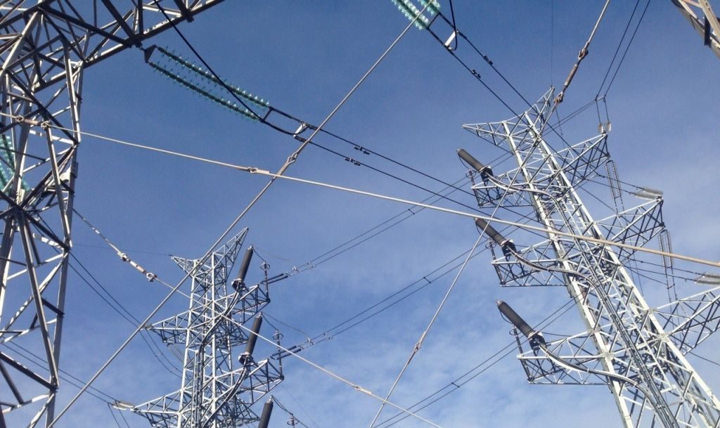 Las energéticas no tiran la toalla: declaran la guerra a la CNMC