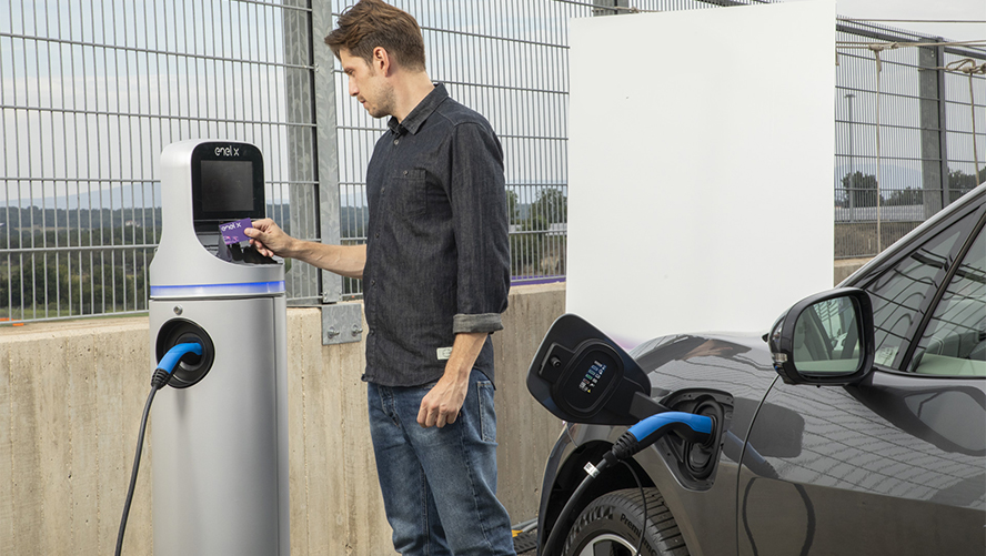 Endesa condiciona la instalación de puntos de recarga a la venta de coches
