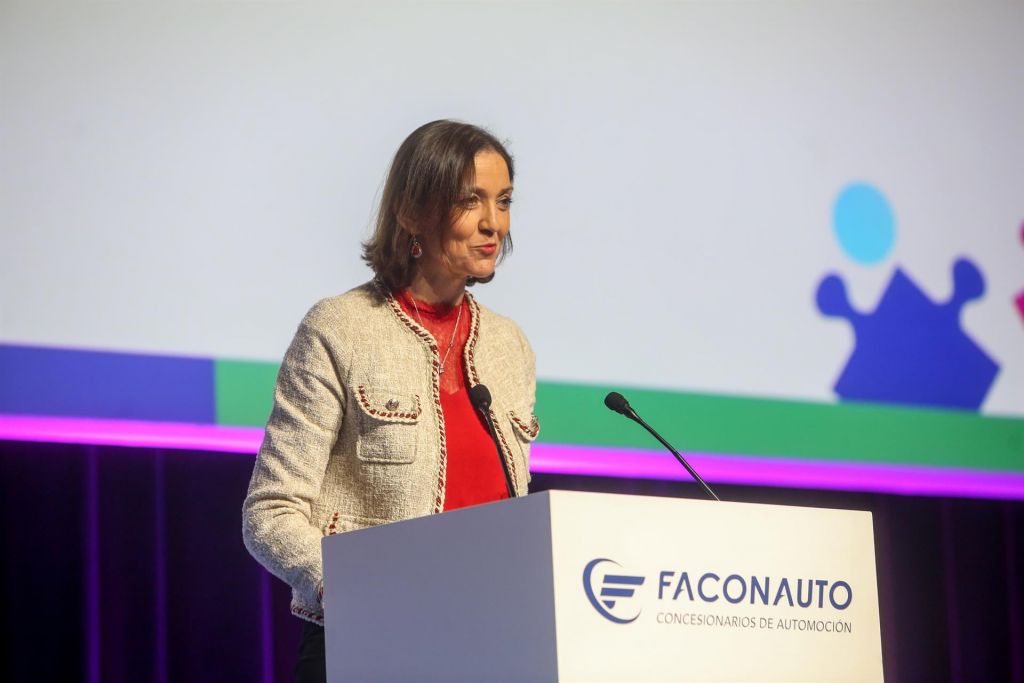 Maroto alienta a las mujeres a introducirse en el mundo del motor