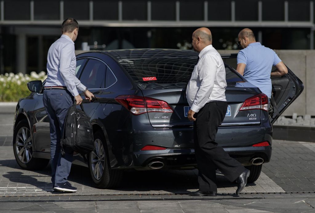 Uber pone contra las cuerdas a Cabify a costa de sus conductores
