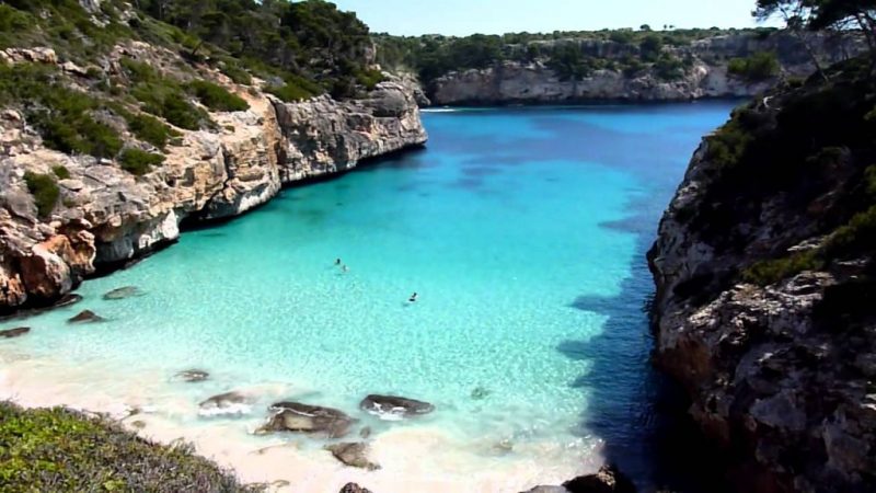 Caló Des Moro, Calas de España