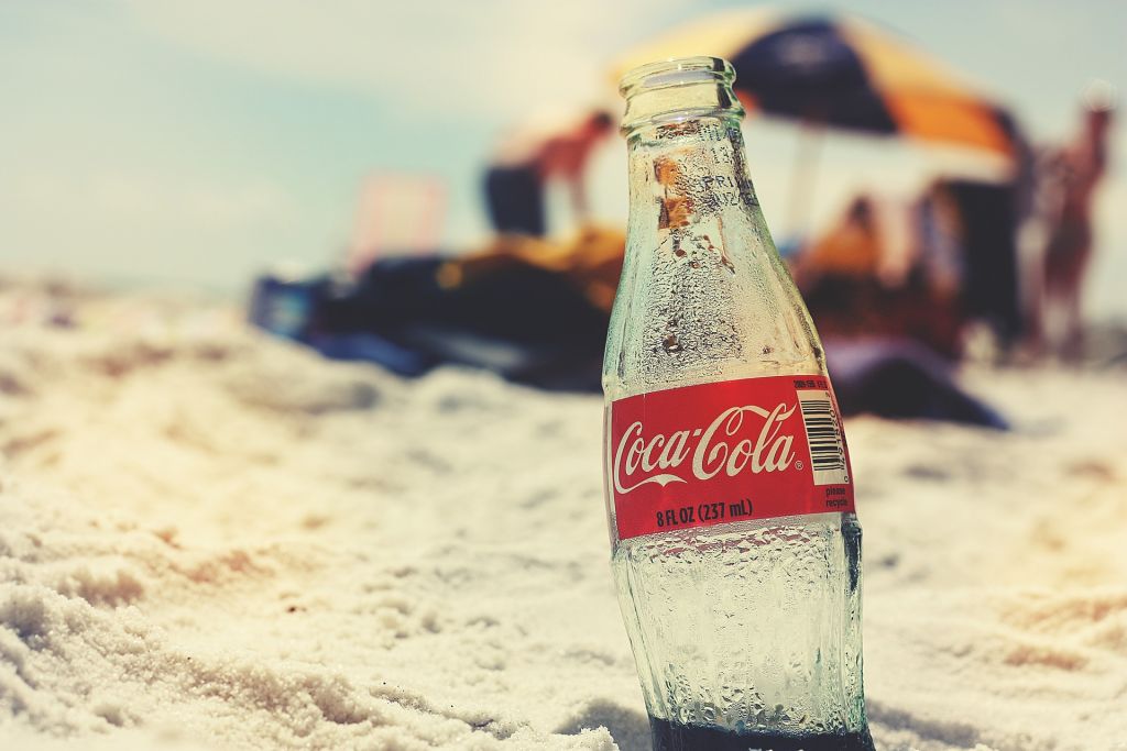 Coca-Cola eleva sus previsiones tras impulsar un 12% sus beneficios