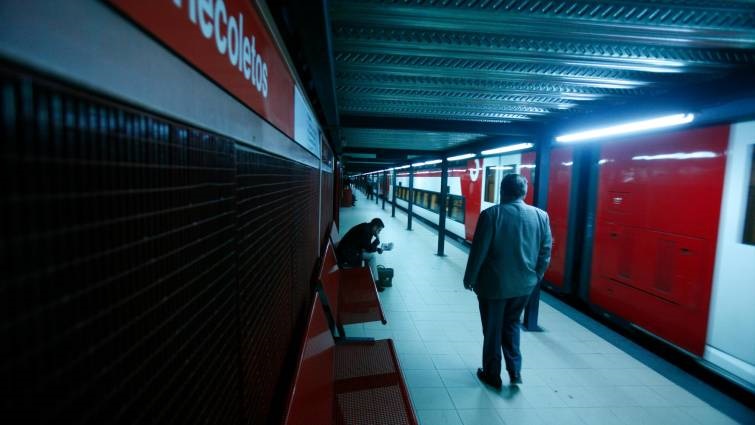 Azvi y Vías y Construcciones: 200.000 viajeros en vilo por el túnel de Recoletos