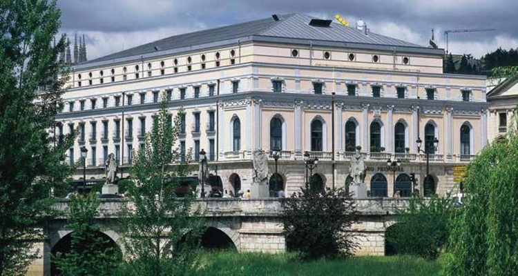Vacaciones ir al teatro en Burgos es más caro