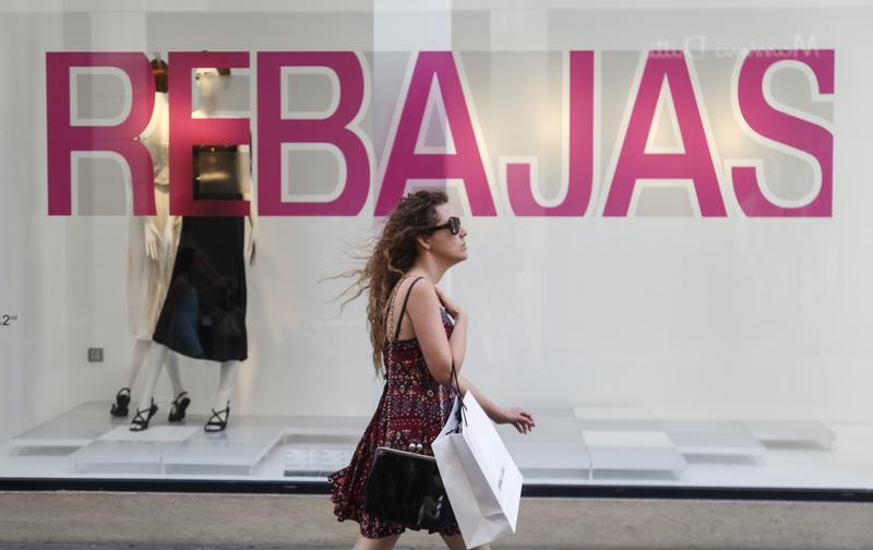 Las rebajas y el calor disparan un 20% la afluencia en centros comerciales