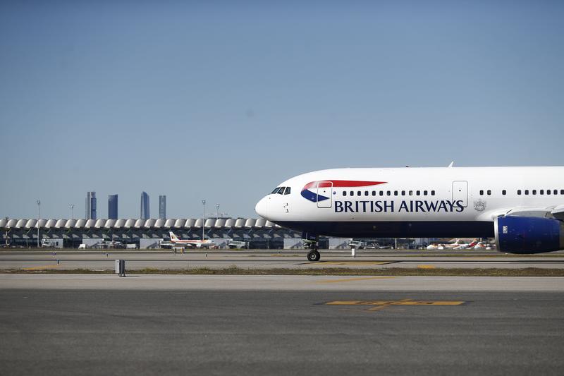 El consejero delegado de British Airways anuncia 10.000 despidos, 2.000 menos de los planeados