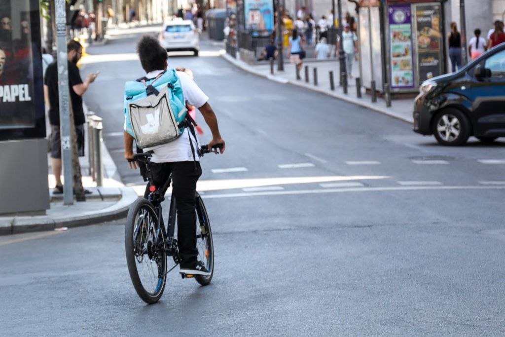 La Justicia le quita la razón a Deliveroo: sus ‘riders’ no son autónomos