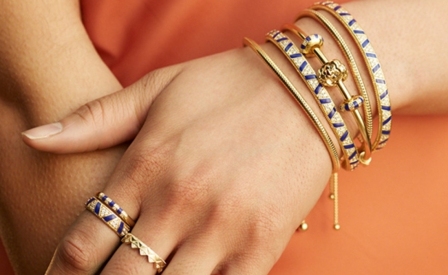 Primark, Asos, Pandora, Zara, H&M... estas son las colecciones que han sacado sobre El rey león 2 Merca2.es Colección El rey León de Pandora