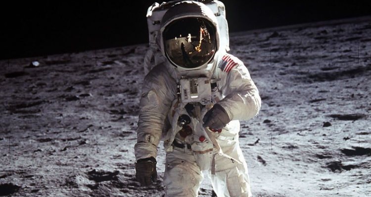 Fotografias con historia el hombre en la luna
