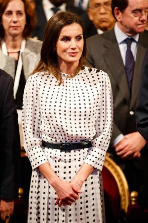 Letizia con vestido disponible en Zara