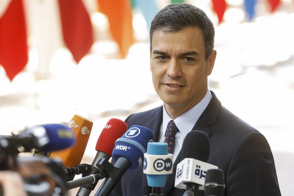 Sánchez imita a ZP: lluvia de zanahorias con Javier Chicote como ejemplo 1 Merca2.es Chicote