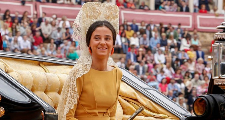 Un vestido color mostaza para la Feria de Abril