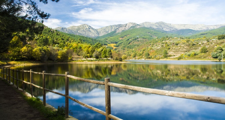 10 lagos de España donde puedes bañarte mejor que en las playas