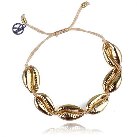 Pulsera dorada de conchas