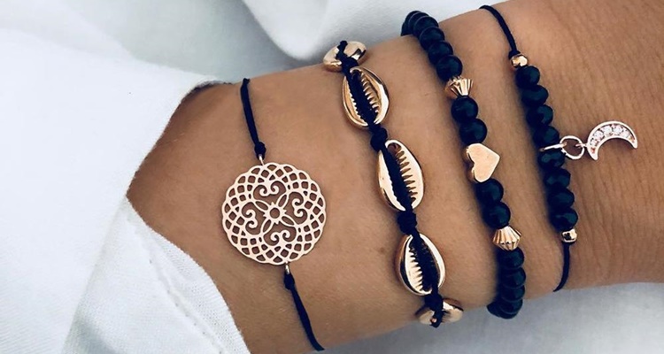 Estas son las pulseras de moda que se llevan este verano