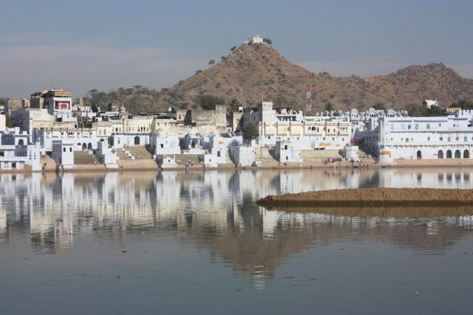 Ciudad y lago de Pushkar