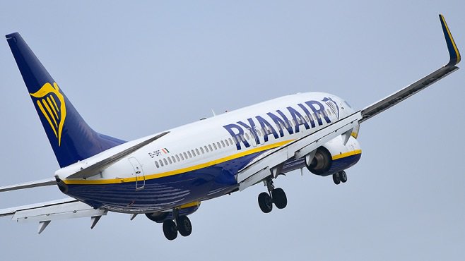 Avión de Ryanair, más impuntual que EasyJet y Vueling