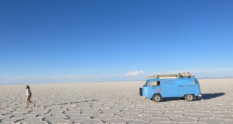 Salar de Uyuni, en Bolivia, destinos con similitudes a la superficie de la Luna