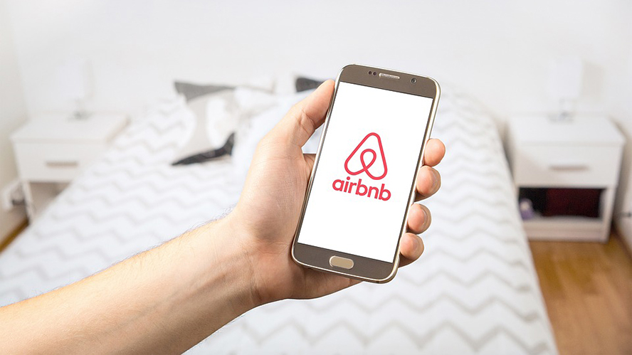Las patronales catalanas se alían contra Airbnb y el Supremo