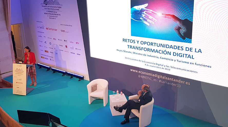 La ministra de Industria asume la realidad: bien en turismo, mal en tecnología