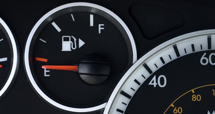 No apures el deposito de gasolina