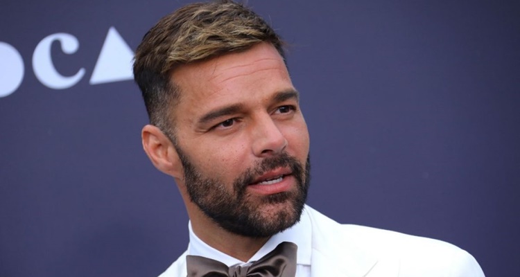 Ricky Martin pide ayuda a la santeria como Shakira