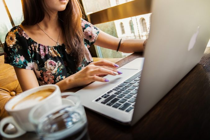 mujer joven empresa