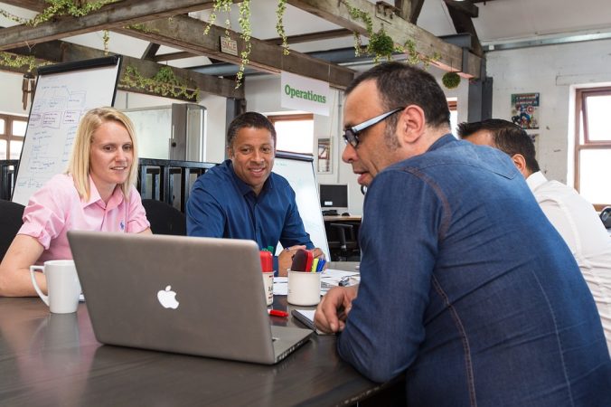 Oficinas coworking: las claves para llevar un clima positivo entre diferentes empresarios 6 Merca2.es espacio interactuar