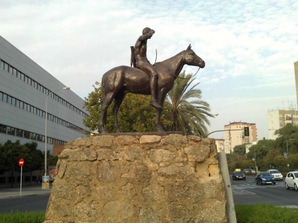 estatua explorador Merca2.es