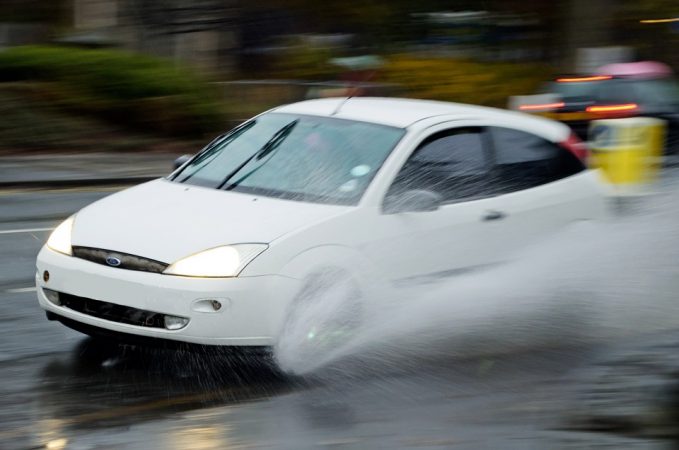 lluvia conducir accidente