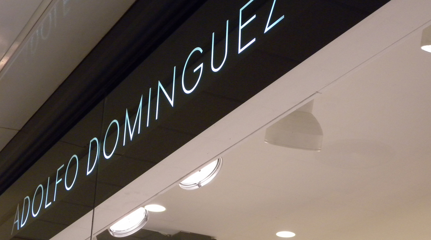 Adolfo Domínguez sale del pozo a golpe de ‘ecommerce’