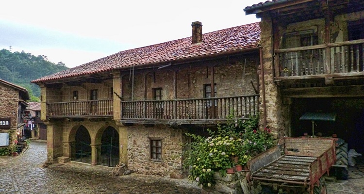 Barcena Mayor en Cantabria uno de los pueblos mas pequenos