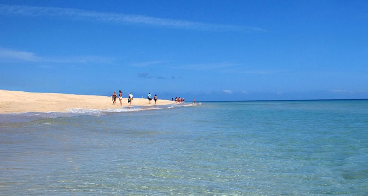 Canarias sacrifica la llegada adelantada de turistas alemanes; Baleares tiene prisa