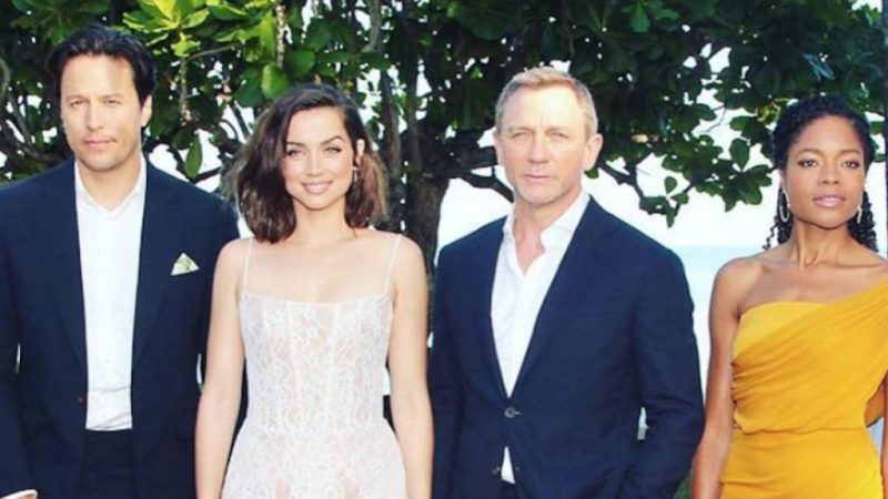 Ana de Armas con actores de James Bond