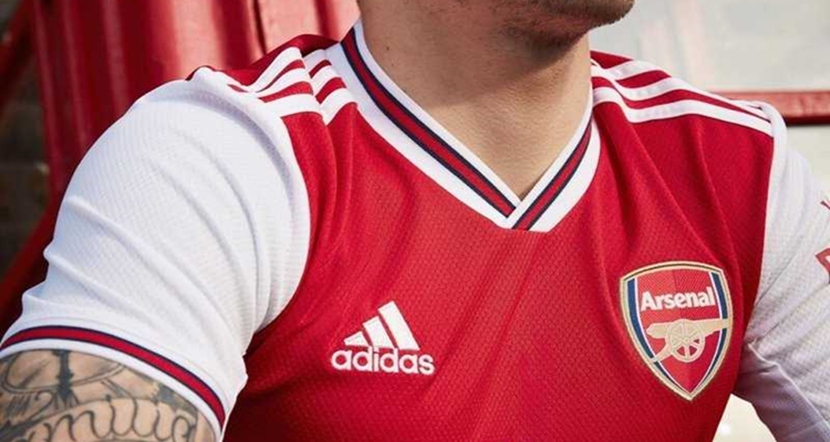 Dinero embolsado en los equipos de fútbol por sus camisetas