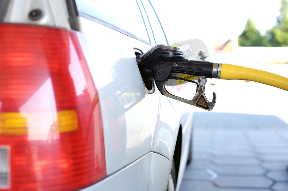 Las consecuencias de conducir tu coche en la reserva