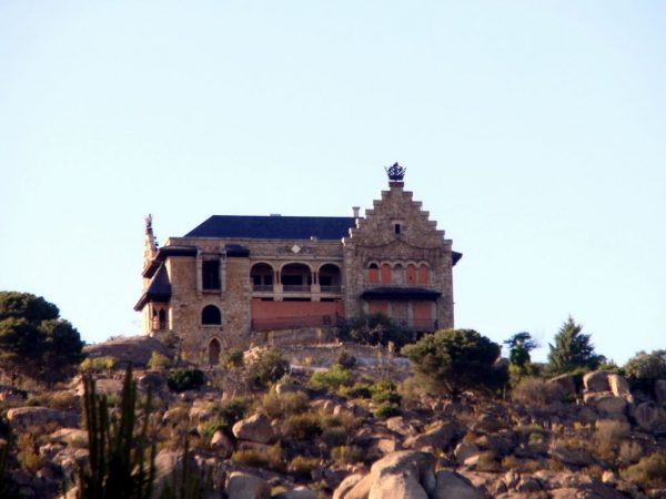 El Canto del Pico, lugares abandonados