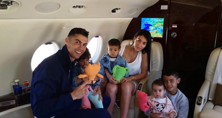 Enrique Iglesias, Maluma, Cristiano Ronaldo y otros famosos con avión propio