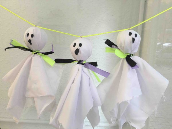 Fantasmas hechos con manualidades