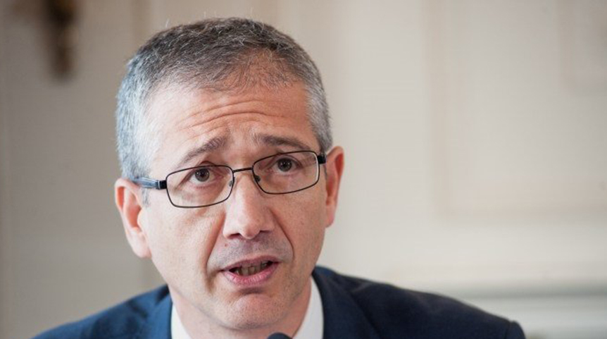 Hernández de Cos (BdE) se enfrenta a la banca en defensa de los clientes