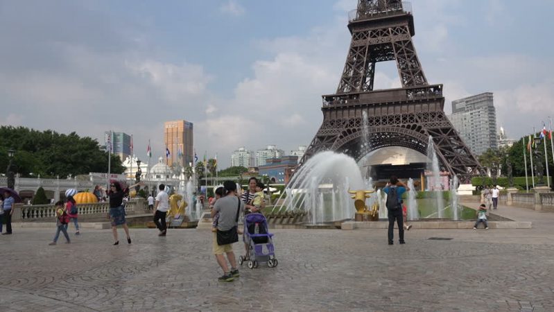 La Alhambra, Puerta del Sol de Madrid,... así son las réplicas de monumentos en otras ciudades 9 Merca2.es Torre Eiffell china
