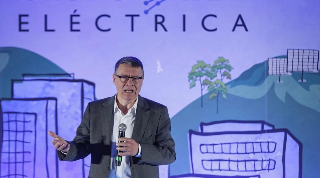 Red Eléctrica mantiene el plan de buscar socios para Hispasat y Reintel