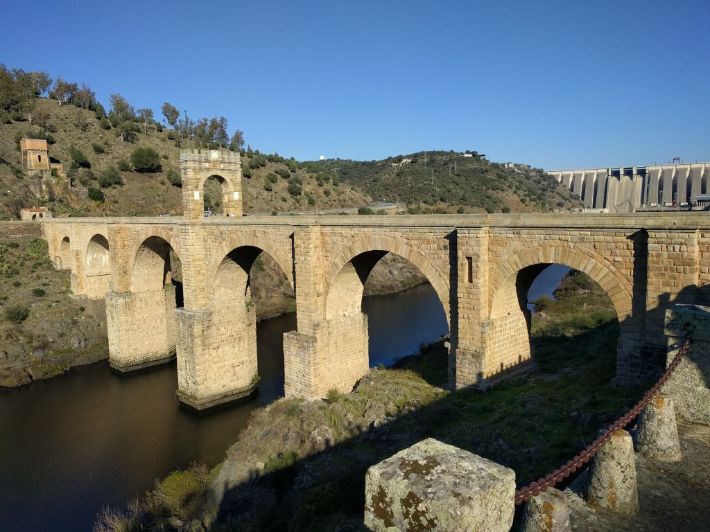 Pueblos bonitos de Extremadura a los que merece la pena escaparse 5 Merca2.es Alcántara, Extremadura