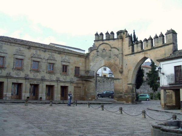 Plaza de Baeza, Puerta de Jaén
